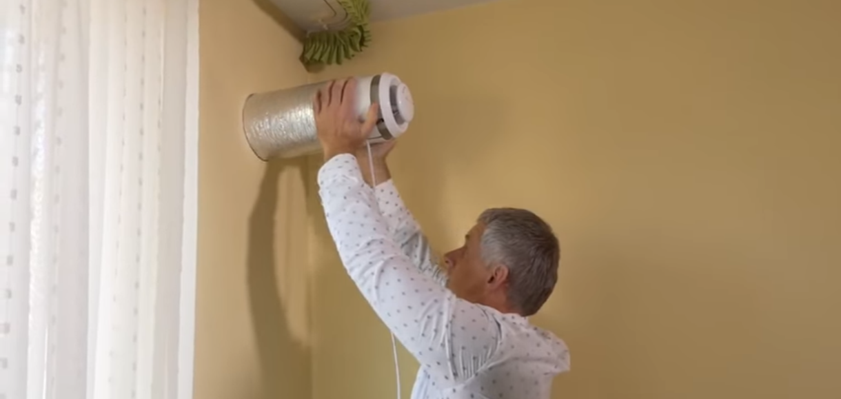 Carica il video: Rekuperatora uzstādīšana skolā klasē